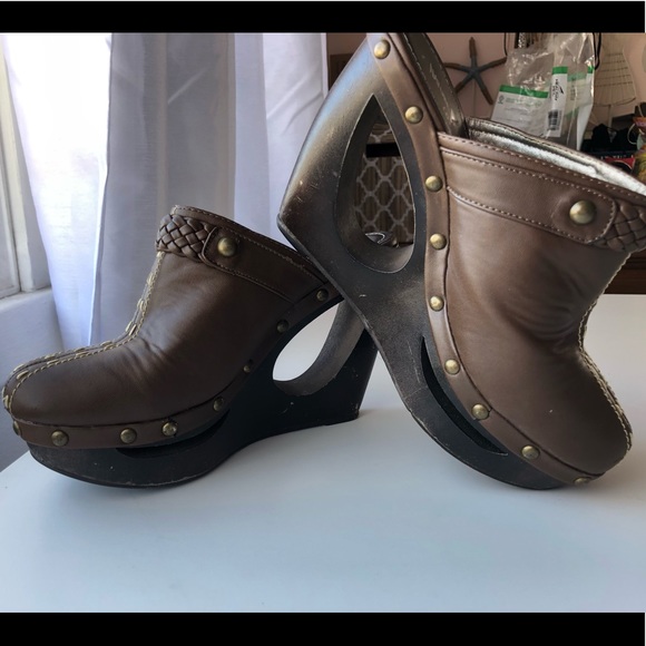 Nature Breeze Shoes - Insane Cutout Brown Clogs